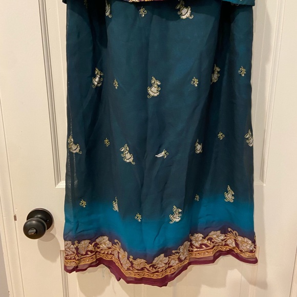 Traditional Three-Piece Saree Ensemble in Turquoise, Red, and Gold - Picture 4 of 12